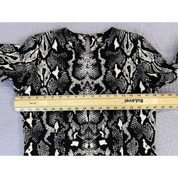 NWOT J McLaughlin Sz M Snake Print Blk White Pockets Keyhole Back 3/4 Slv Dress - Picture 11 of 13